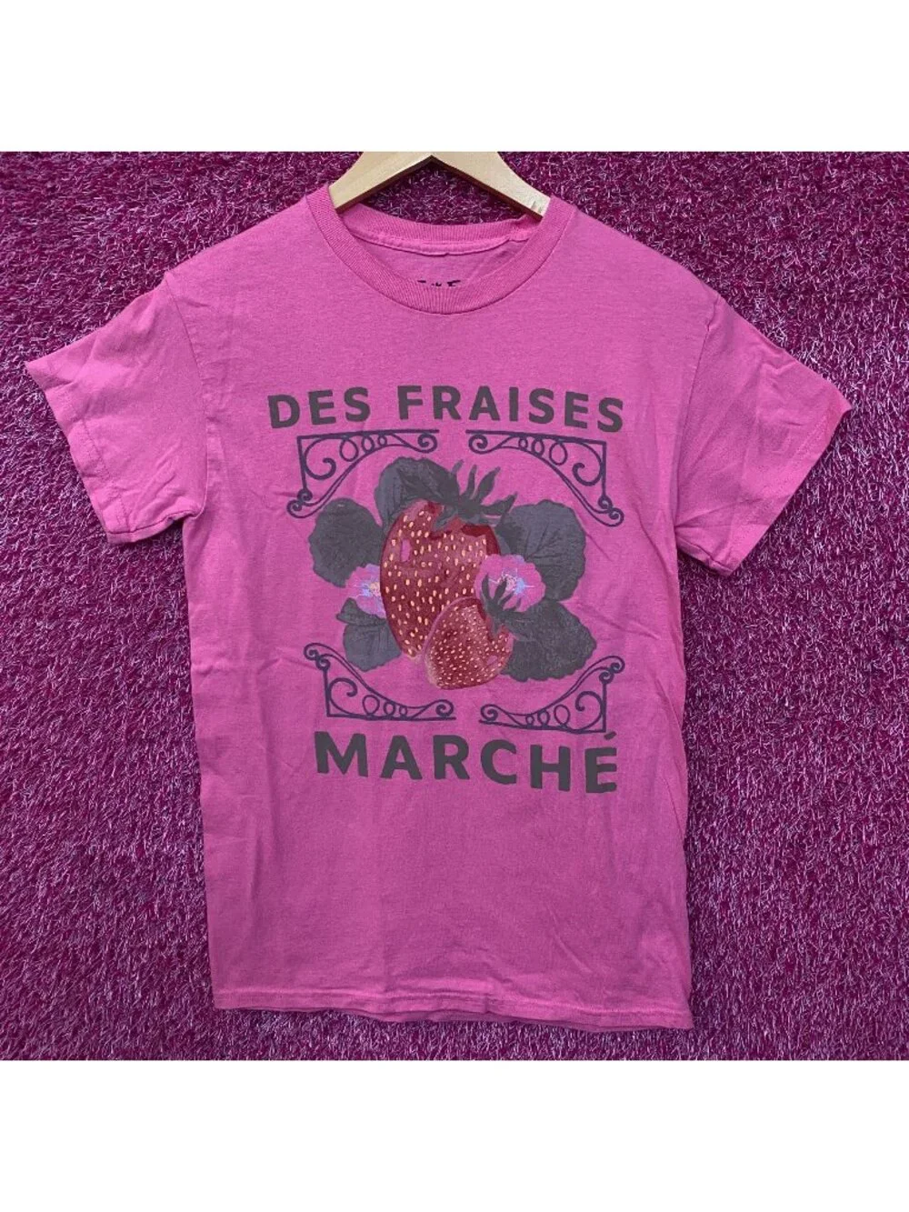 Junk Food Des Fraises Marché Cute Graphic T-Shirt XS
